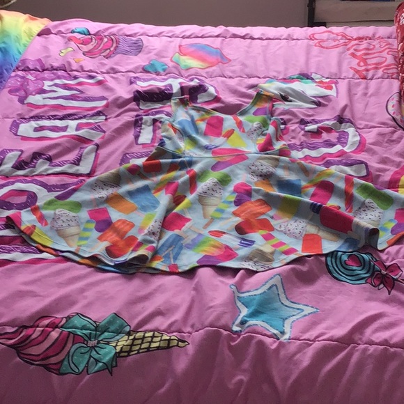 A cute summer dress - Picture 3 of 3